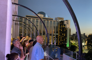 La Torre Monumental abre su mirador para noches de luna