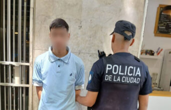 Delito grabado y detención inmediata en el corazón porteño