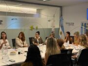 La Ciudad fortalece la alianza con familias para regular el uso del celular