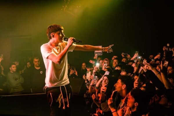 La-Usina-del-Arte-apuesta-al-sonido-urbano-con-la-presentacion-de-Frozouda-scaled-1