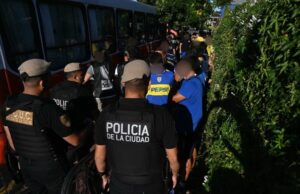 Operativo masivo en Boca-Racing: ocho procesados y 221 actas