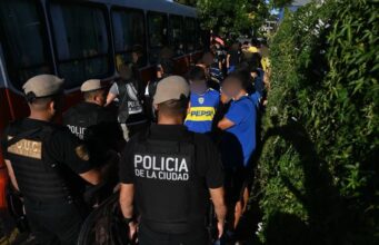 Operativo masivo en Boca-Racing: ocho procesados y 221 actas