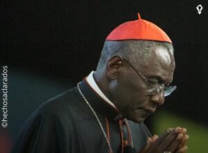 El Cardenal Roberth Sarah dijo que la mujer es la criatura más bella del mundo y no hay nada más repugnante que un hombre intentando imitarla
