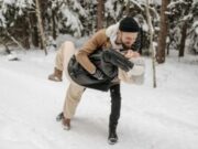 Este efecto de caer al suelo es un hecho natural que arrastra a casi todas las personas