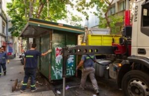 La Ciudad ya retiró más de 100 puestos de diarios y flores abandonados