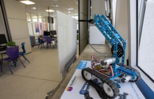 Una escuela pública que integra IA, tecnología y educación bilingüe