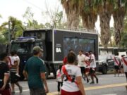Clásico caliente: detenciones, reventa y provocaciones en los accesos al estadio