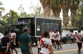Clásico caliente: detenciones, reventa y provocaciones en los accesos al estadio