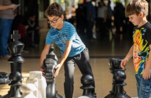 Más de 400 chicos participaron de una jornada de ajedrez con torneos, juegos y desafíos con inteligencia artificial