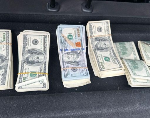 Interceptan en la General Paz un Sandero “mellizo” con dinero sin justificar