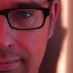 La estrella emergente del pop Supertrendt pone banda sonora al día más temido de Estados Unidos con «Tax Day»