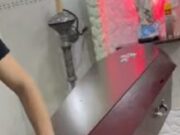 Así se prepara un ataúd antes recibir al fallecido