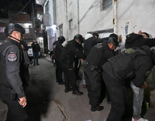 Megaoperativo en villas porteñas: más de 1.500 efectivos y 20 detenidos