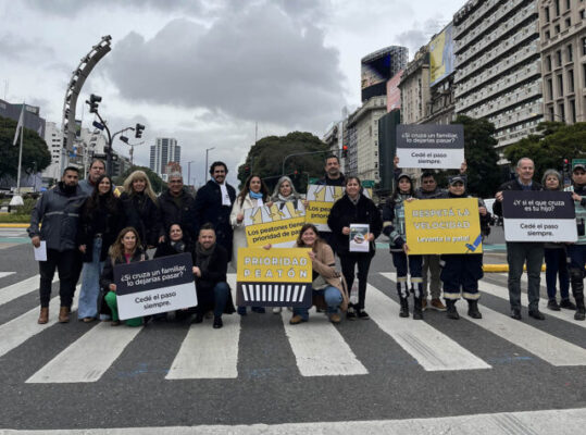 El-Obelisco-fue-escenario-de-una-campana-para-prevenir-siniestros-viales-scaled-1