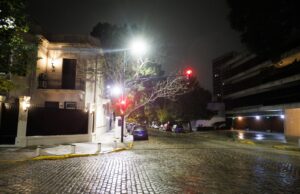 La Ciudad instalará 11.000 nuevas luces peatonales en las veredas