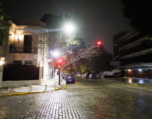 La Ciudad instalará 11.000 nuevas luces peatonales en las veredas