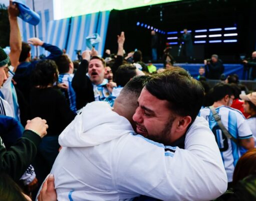 Más de 30 mil hinchas festejaron el triunfo argentino en Palermo