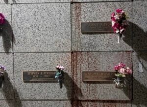 Por qué, en ocasiones, se observan escurrimientos en ciertas tumbas o gavetas