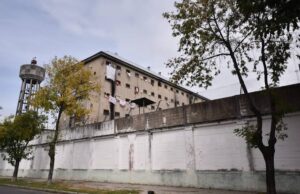 Comenzó el traslado de presos y avanza el cierre de la cárcel de Devoto