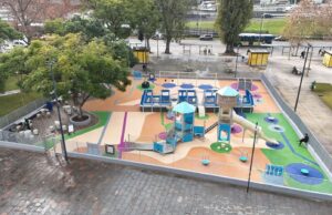 La Ciudad amplió y modernizó el patio de juegos de Plaza Constitución