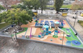 La Ciudad amplió y modernizó el patio de juegos de Plaza Constitución