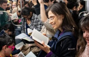 La Ciudad celebra el Día del Lector a bordo de la Línea H