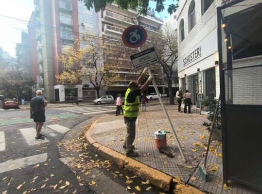 La-Ciudad-retiro-mas-de-500-reservas-de-estacionamiento-irregulares-scaled-1