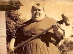 La anestesióloga Matilda Crawford que usaba un enorme martillo