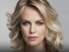 Charlize Theron: «Tengo 50 años pero me gustaría tener una relación con cama aparte»