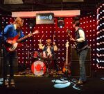 La banda estadounidense Dutchman demuestra que la música no tiene fronteras con «Summer Side of Life» de Gordon Lightfoot