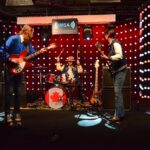 La banda estadounidense Dutchman demuestra que la música no tiene fronteras con «Summer Side of Life» de Gordon Lightfoot