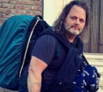 Bobbo Byrnes rememora más de 25 años de giras con sus memorias y el álbum que las acompaña, ‘Too Many Miles’