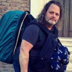 Bobbo Byrnes rememora más de 25 años de giras con sus memorias y el álbum que las acompaña, ‘Too Many Miles’