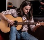 Stephen Ingram reflexiona sobre la atracción del hogar en su nuevo sencillo «Leaving Song».