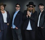 La banda de roots rock Junkhouse llega con su nuevo y ardiente sencillo «Hot Hot Sun»