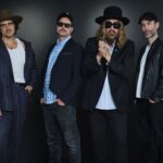 La banda de roots rock Junkhouse llega con su nuevo y ardiente sencillo «Hot Hot Sun»