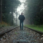 El rockero australiano Keith Holland envía un tren fantasma a través del más allá con su nuevo sencillo «Get on Board»
