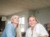 La cantautora danesa Tina Dico une fuerzas con Emilíana Torrini en su nuevo sencillo «¡Este fuego!»