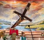 El sacerdote Patricio Alfredo Sánchez Molinari fue aplastado por una inmensa cruz mientras llevaba a cabo su homilìa